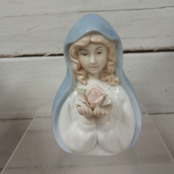 Vintage Porcelain Virgin Mary Ceramic Figurine With Flower Embellishment - Picture 1 of 9